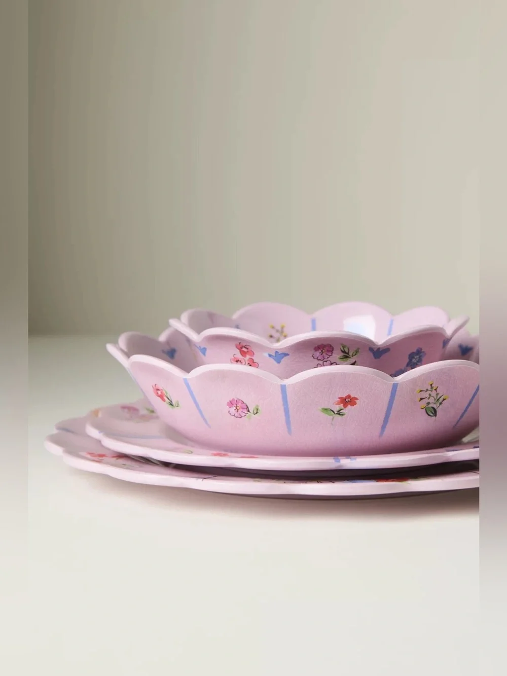 NEW Anthropologie Annette Floral Melamine Dinner Plates, Set of 4, Lilac Ice